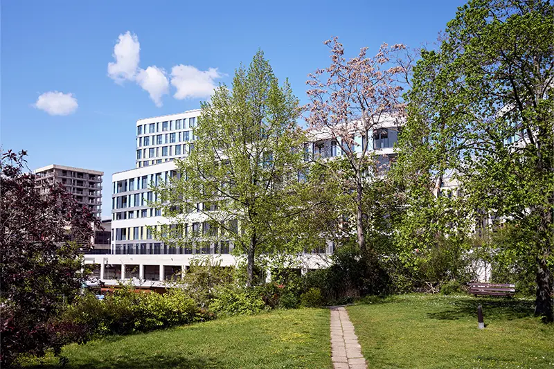 Freiraumgestaltung im OSTFORUM Leipzig: Außenanlagen vor Fertigstellung